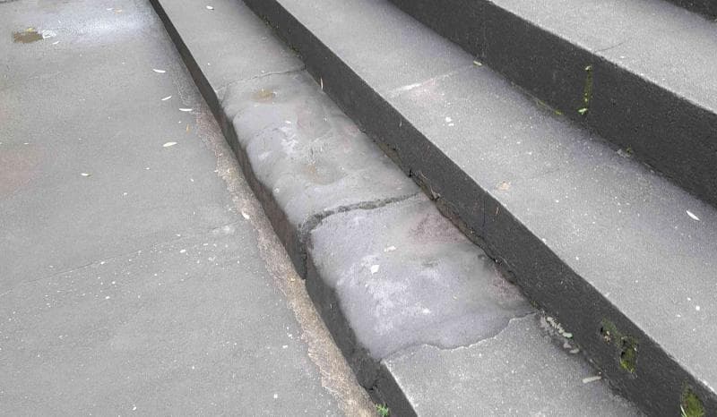 Makam Tumenggung Endranata dianggap pantas diinjak-injak banyak orang karena mengkhianati Mataram. (Kompasiana/Agus Siswanto)