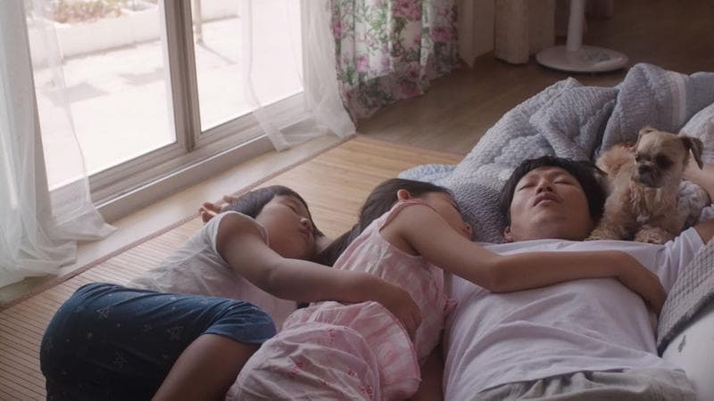 Salah satu adegan dalam film 'Bori' yang menggambarkan eratnya hubungan keluarga Bo-ri. (M-Line Distribution via Cinejour)