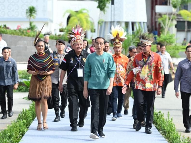 Presiden tengah melakukan kunjungan kerja ke Papua ketika gempa terjadi. (BPMI Setpres)