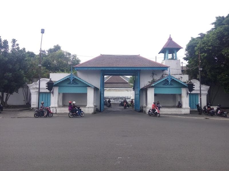 Kori Brajanala Lor di kompleks Keraton Kasunanan Surakarta. (Kekunaan.blogspot)