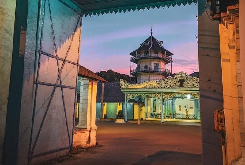Keraton Kasunanan Surakarta dari Kori Brajanala Lor. (FB/Explore to Solo Raya/@jo.chryst)