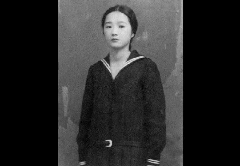 Sailor fuku versi pertama yang dikenakan siswa sekolah pada 1928. (Wikipedia/Tanaka Masako)