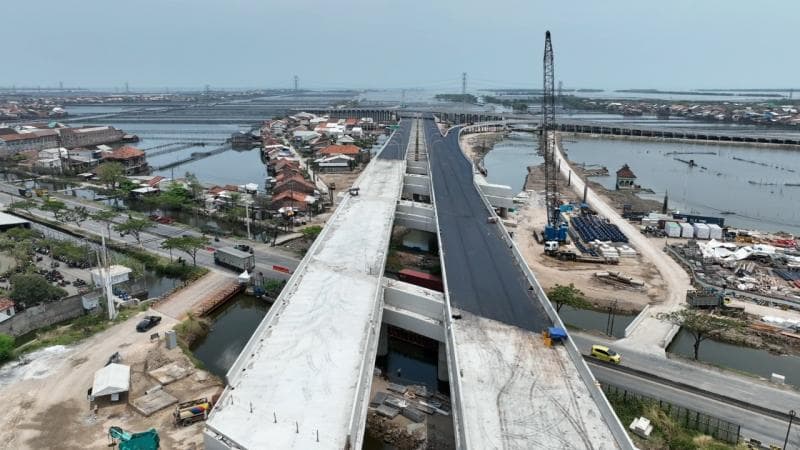 Tol Semarang Demak berfungsi sebagai tembok laut  yang melindungi wilayah di sebelah selatan dari ancaman abrasi dan rob. (Jatengprov)