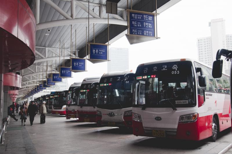 Bus antar-kota di Korea. (Seoulsuburban)