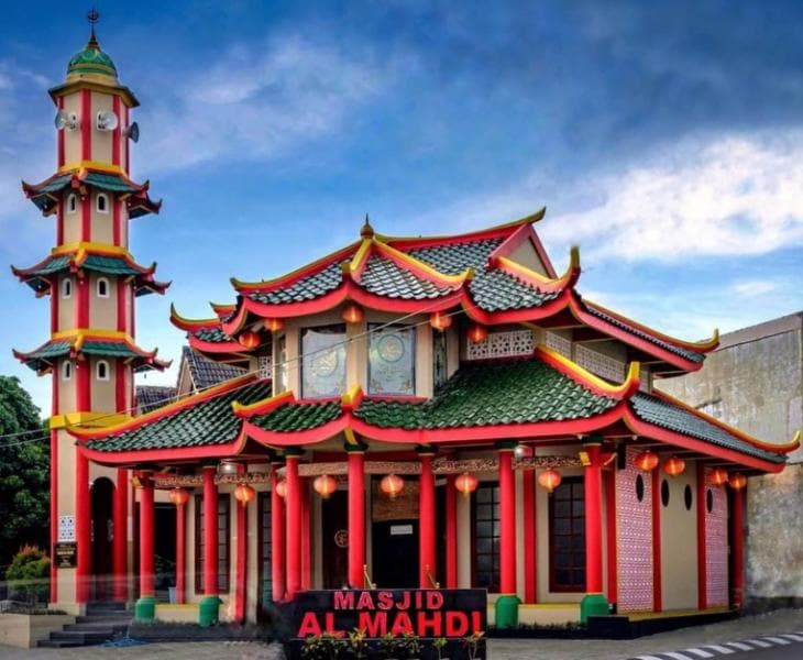 Masjid Al Mahdi Magelang, Masjid dengan Arsitektur Mirip Kelenteng