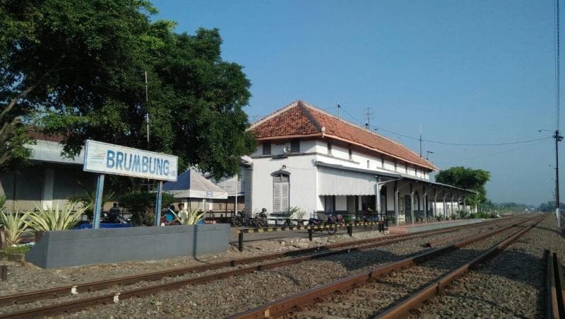 Stasiun Brumbung, salah satu stasiun tertua di Indonesia. (Kekunaan.blogspot)