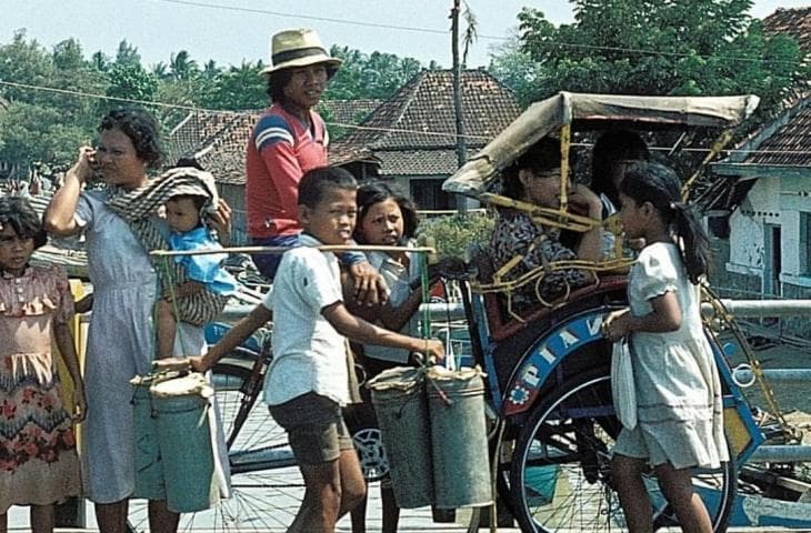 Penjual es lilin pada dekade 1980-an. (Instagram/perfectlifeid)
