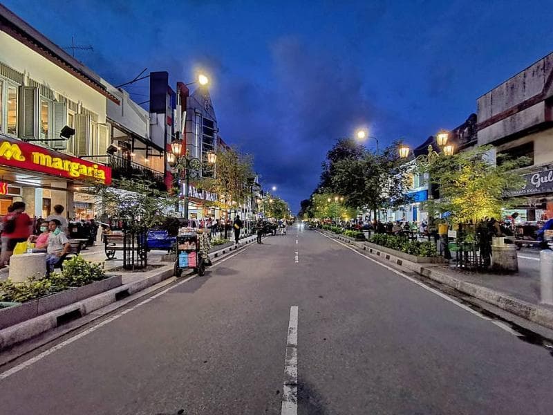 Kawasan Malioboro akan dijadikan zona emisi rendah alias nggak boleh dilewati kendaraan bermotor. (FB/KotaJogja/@malioboro_insta)