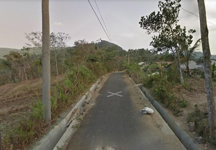 Kampung Bunter ditinggalkan penghuninya karena faktor bencana alam. (Google Street View)