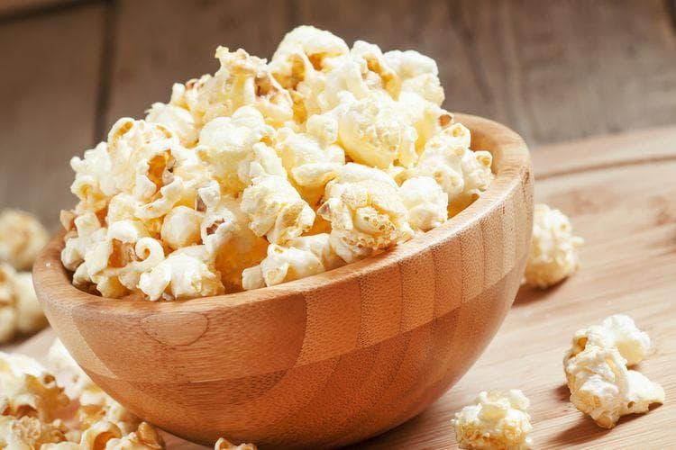 Popcorn memancing orang-orang datang ke bioskop. (Shutterstock)