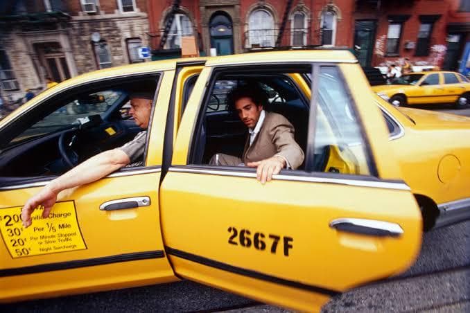 Orang naik taksi. (Thinkstock)