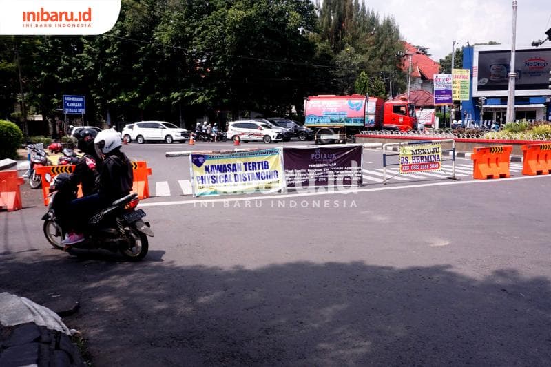 Penutupan jalan di jalan protokol yang sudah dilakukan oleh Pemerintah Kota Semarang. Mulai Selasa (7/4) Hendrar Prihadi akan menambah penutupan jalan. (Inibaru.id/ Audrian F)<br>