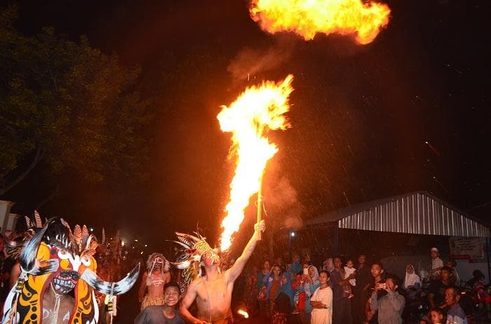 Atraksi Pasukan Ndayak di Tradisi lamporan. (Sekitarpantura)