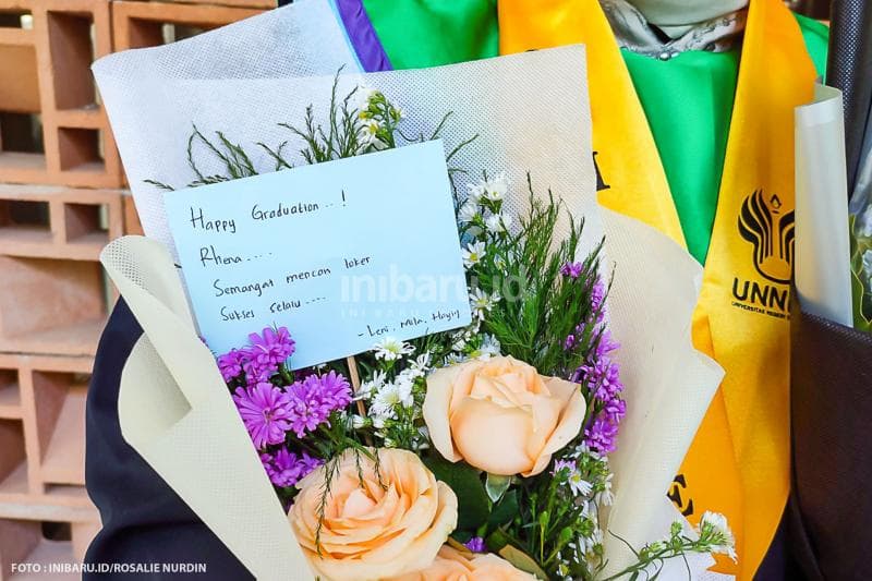 Ucapan selamat wisuda  dari orang terdekat yang penuh doa dan harapan.