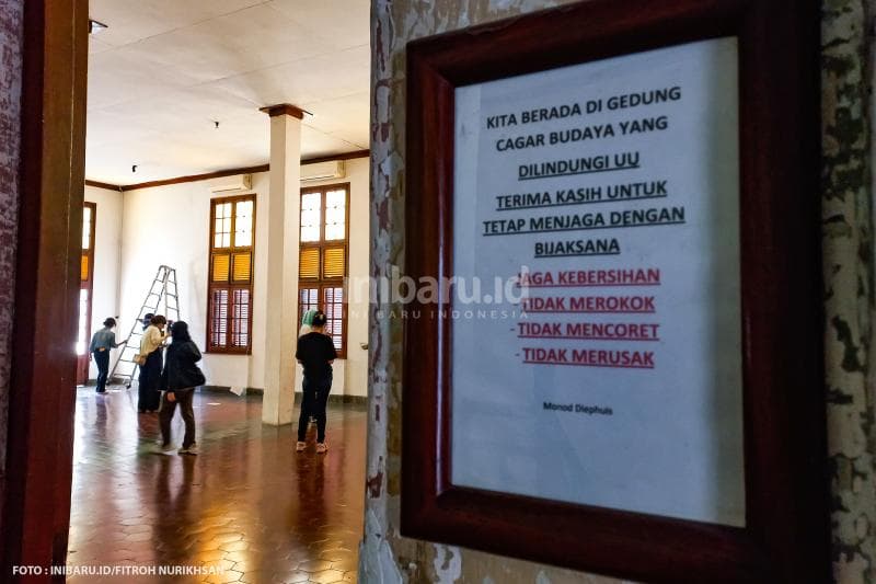 Sebuah aturan tertulis yang harus dipatuhi bagi orang-orang yang menggunakan gedung Monod Diephuis.