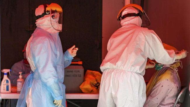 Pemerintah mulai memilih opsi pengambilan sampel lendir hidung atau tenggorokan (Polymerase Chain Reaction/PCR). (Antara/Fauzan)