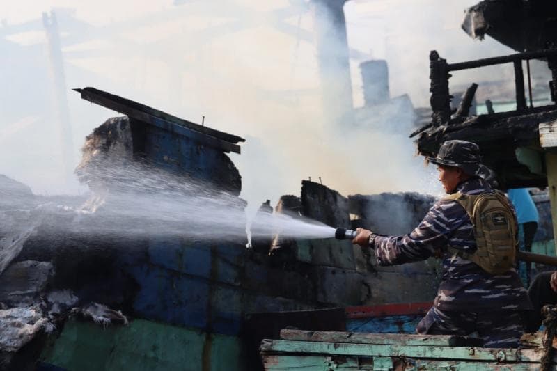 Kebakaran Kapal di Tegal; Pelabuhan Jongor Perlu Diperluas