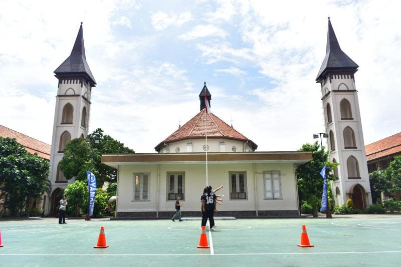 Bangunan SMA Sedes Sapientiae sudah eksis sejak 1911. (Rio Wibowo 227)