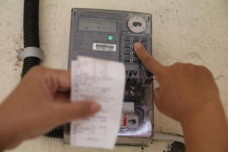 Siapkan nomor token dan meteran listrik saat melakukan pengaduan ke PLN 123. (Antara/Prasetia Fauzani via Republika)