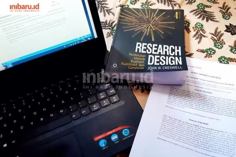 Mahasiswa bisa lulus dengan menyelesaikan tugas lain yang ditetapkan perguruan tinggi sebagai syarat kelulusan. (Inibaru.id/ Julia Dewi Krismayani)