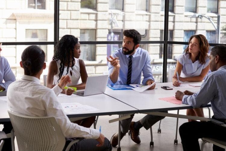 Saat kamu sudah memiliki 70 persen informasi yang dibutuhkan, kamu sudah siap mengambil keputusan. (Thinkstock)