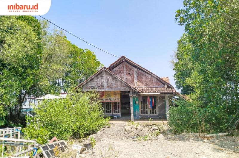 Rumah pasangan istri-suami Siti dan Sayidi, penggerak penanaman mangrove di Dukuh Bedono, Desa Bedono, Kecamatan Sayung, Kabupaten Demak.&nbsp;(Inibaru.id/ Ayu Sasmita)