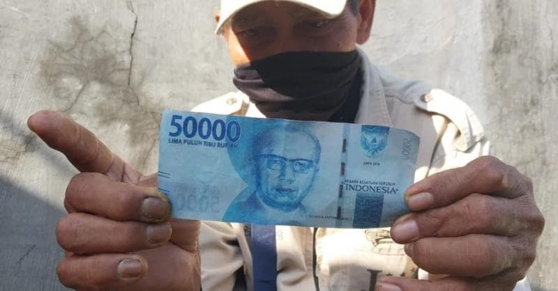 Uang mutilasi sering beredar dalam nominal yang besar. (Ponorogonews/Jihan)