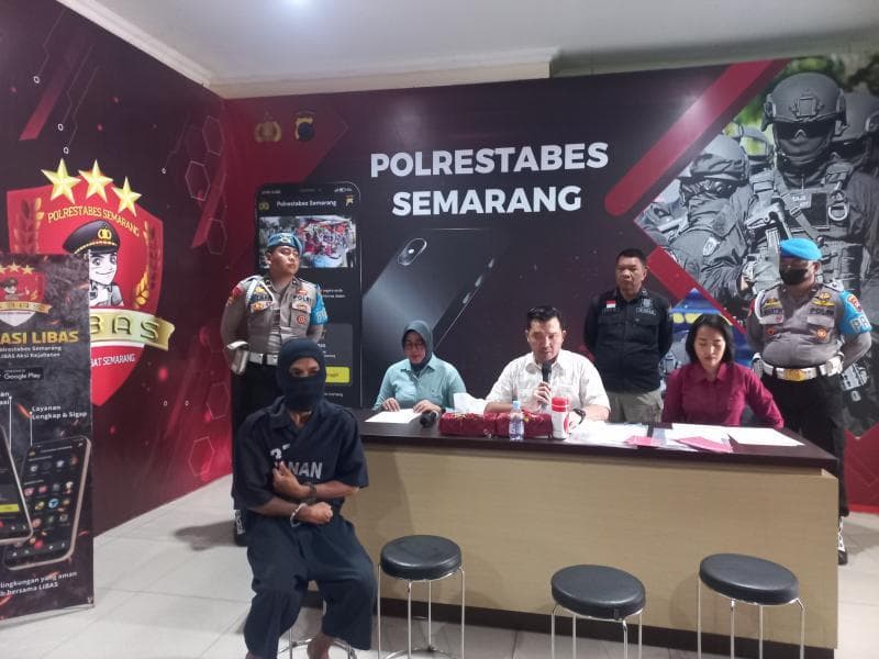 Press conference pengungkapan kasus pelecehan seksual yang dilakukan pimpinan Ponpes di Kota Semarang, Muh. Anwar. (Inibaru.id/ Fitroh Nurikhsan)