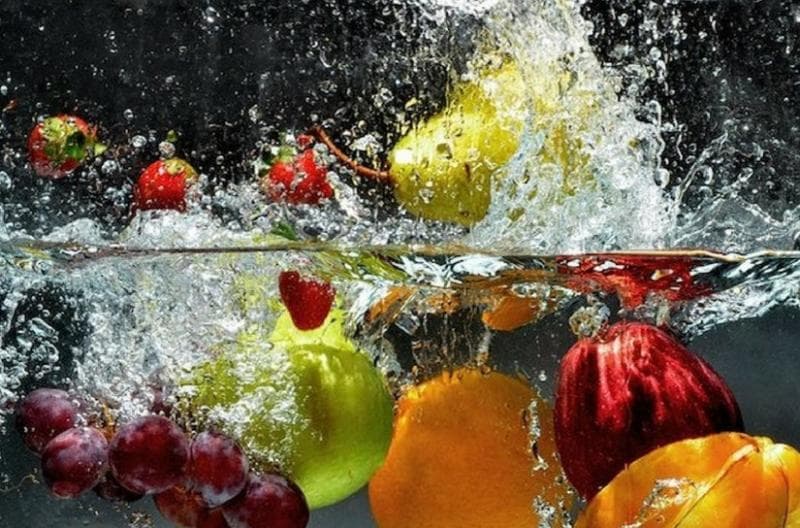 Jangan cuci buah pakai sabun. (Theshonet)<br>