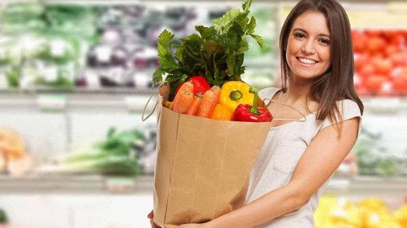 Kemasan bisa langsung kamu buang setelah membeli jika takut terkena virus. (Shutterstock)<br>