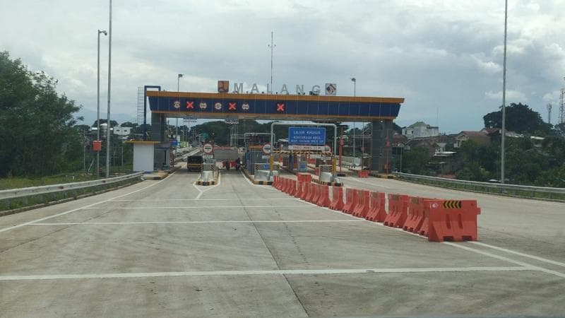 Tetap patuhi rambu lalu lintas selama di jalan tol. (Humas Jasa Marga)<br>