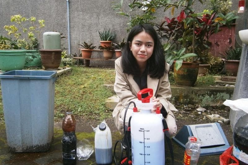 Rania terinspirasi membuat cairan eco lindi dari kebiasaan para penggemar durian. (Mongabay/Nuswantoro)