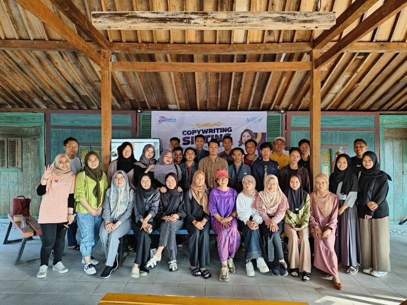 Puluhan peserta tampak antusias mengikuti pelatihan copy writing yang menghadirkan mantan Wakil Pemimpin Redaksi Metro TV Shanti Ruwyastuti. (Istimewa)&nbsp;