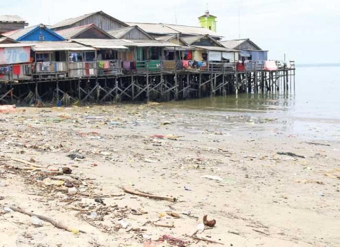 Kenaikan permukaan air laut mengancam negara kepulauan. (via Lampost)