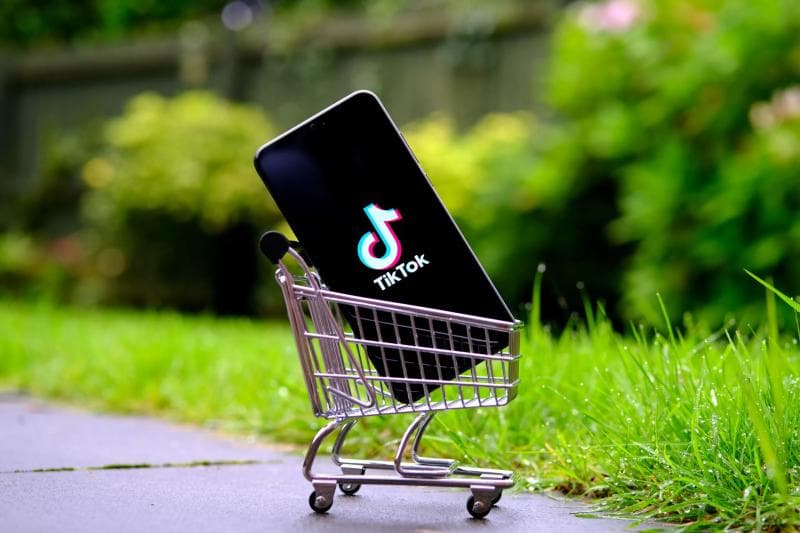 Ilustrasi: Platform sosial commerce seperti Tiktok hanya boleh melakukan promosi barang atau jasa. (Allstars)