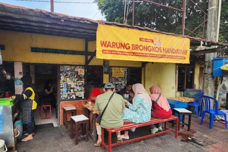 Warung Brongkos Handayani bakal terdampak revitalisasi benteng Keraton Yogyakarta. (Googleuser/Grandis Zendy Syahrulli)