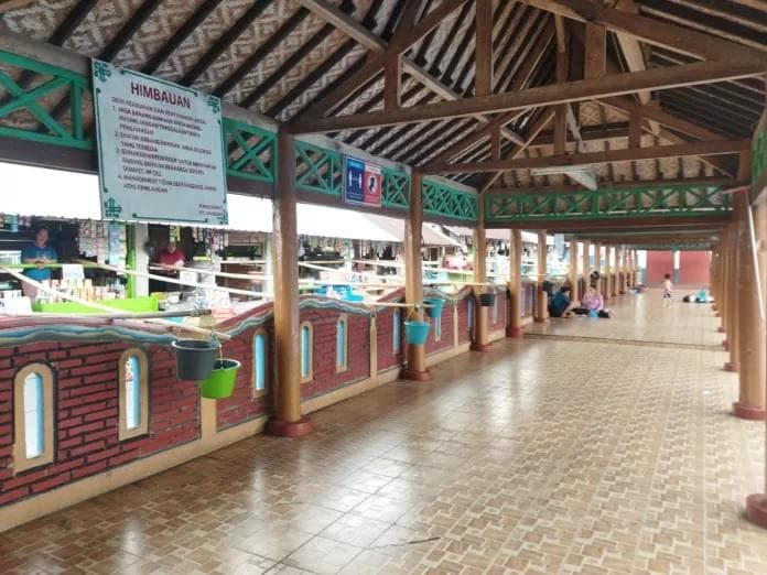 Uniknya Pasar Gantar di Owabong Purbalingga