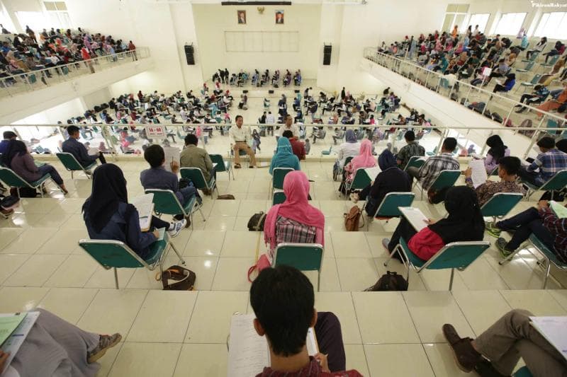 Calon Mahasiswa lolos SNMPTN diminta jadi duta pencegahan corona. (PR/Arief Hidayah)