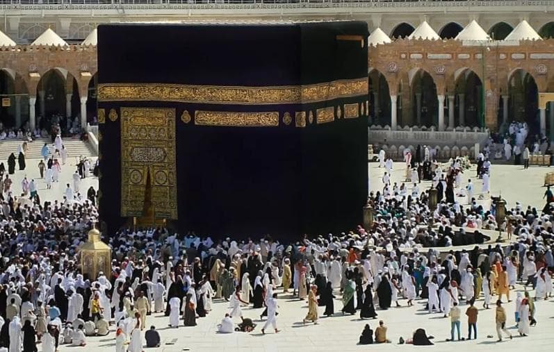 Umrah backpacker&nbsp;beresiko sebab nggak ada di bawah pantauan pemerintah. (Deendotsg/Flickr)