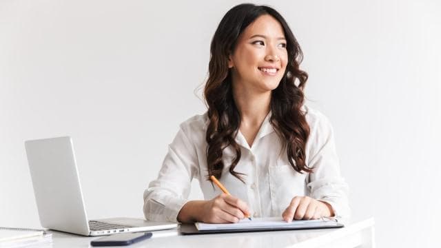 Perempuan harus meningkatkan literasi digital agar maju dan berdaya. (Shutterstock)