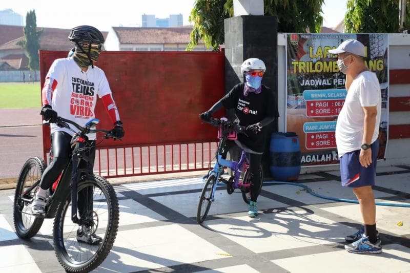 Ganjar dan Atikoh membagi juga di Tri Lomba Juang. (Doc. Pemprov)<br>