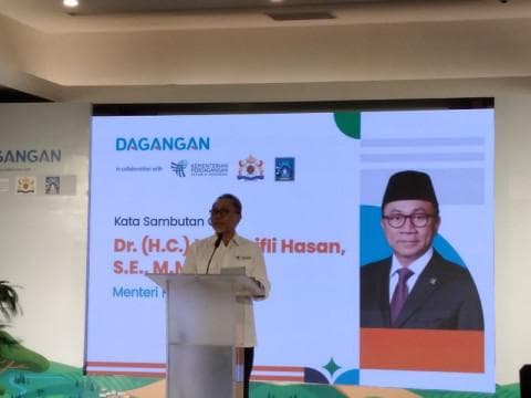 Menteri Perdagangan Zulkifli Hasan dalam pertemuan dengan para pelaku UMKM di Yogyakarta pada 6 November 2023. (Medcom)