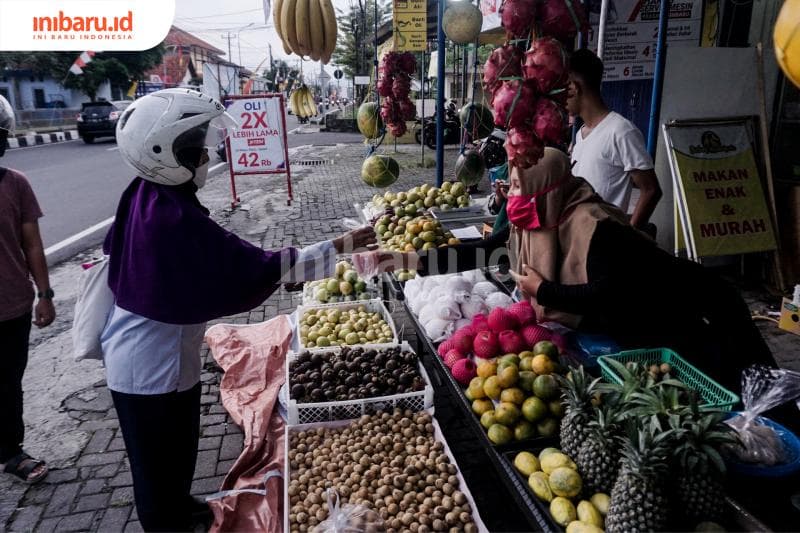 Sederhana Tapi Bermakna, Pedagang Buah Bagikan Jus Gratis Selama Pandemi Corona