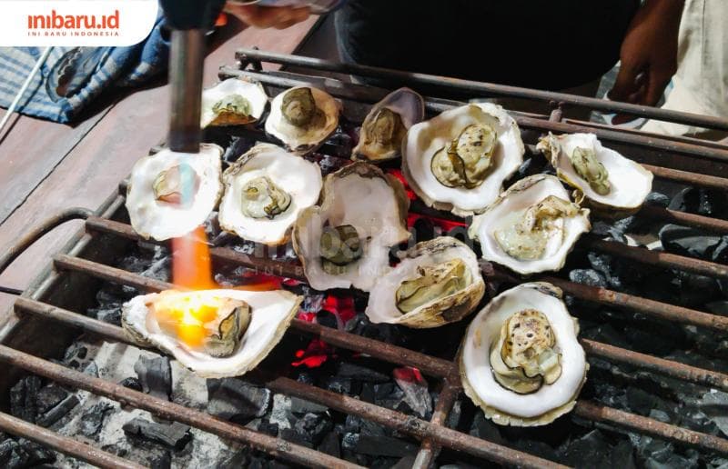Tiram Bakar, Olahan Seafood yang sedang Naik Daun di Demak