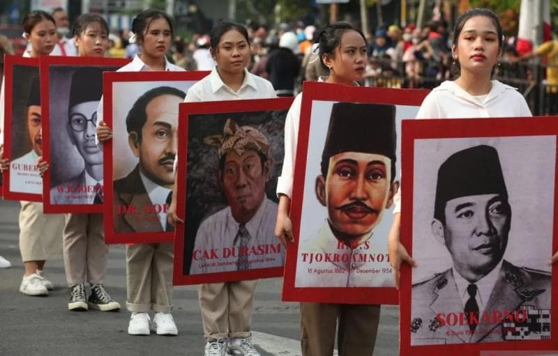 Tugas generasi muda adalah meneruskan cita-cita luhur para pahlawan. (Antara/Didik Suhartono)