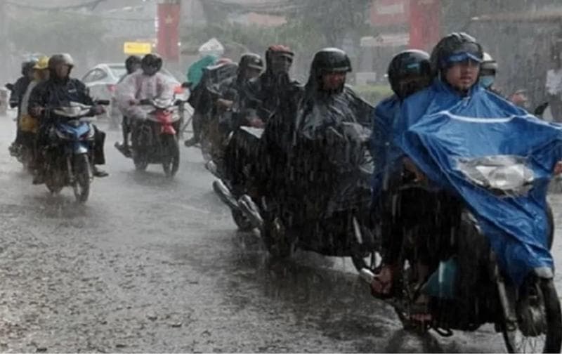 Jas hujan yang baik adalah jas hujan yang nyaman saat dikenakan dan nggak mengganggu kenyamanan berkendara. (Istimewa)