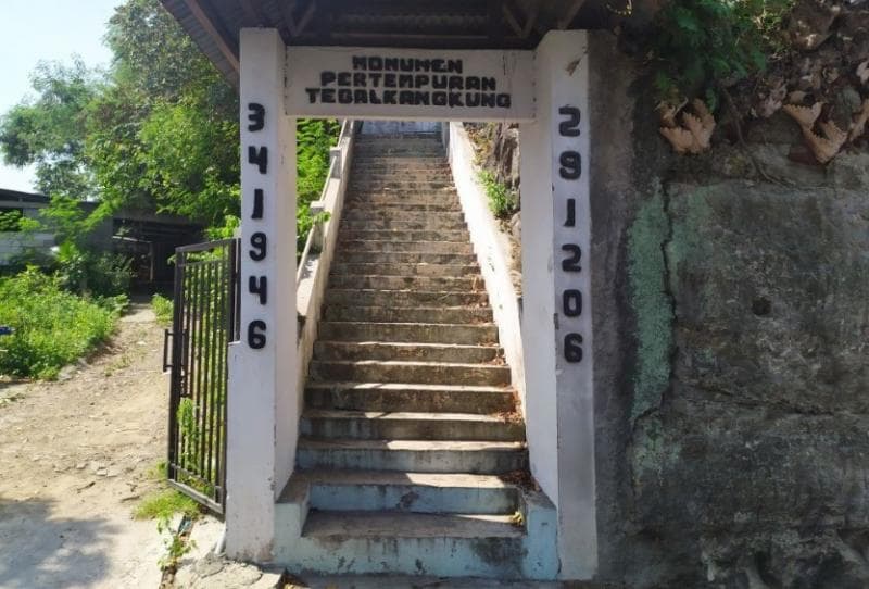 Pintu masuk Monumen Peluru Tegal Kangkung. (Idn/Fariz Fardianto)