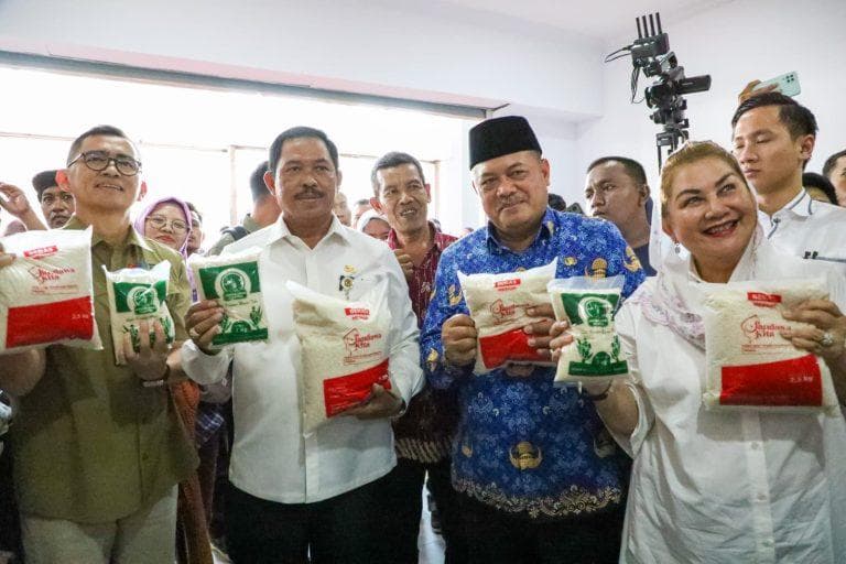 Pj Gubernur Jateng Nana Sudjana meresmikan Koto Pandawa Kita. (dok. Pemprov Jateng)