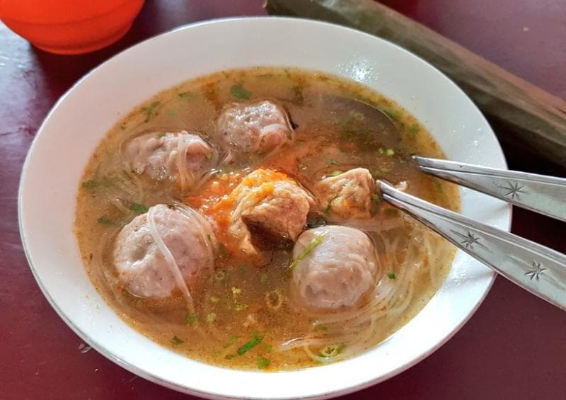 Mencicipi Kelezatan Bakso Combor Bu Ndari di Colo, Kudus