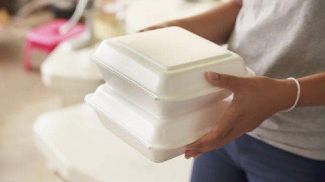 Sampah kemasan makanan sekali pakai sulit didaur ulang. (Shutterstock)